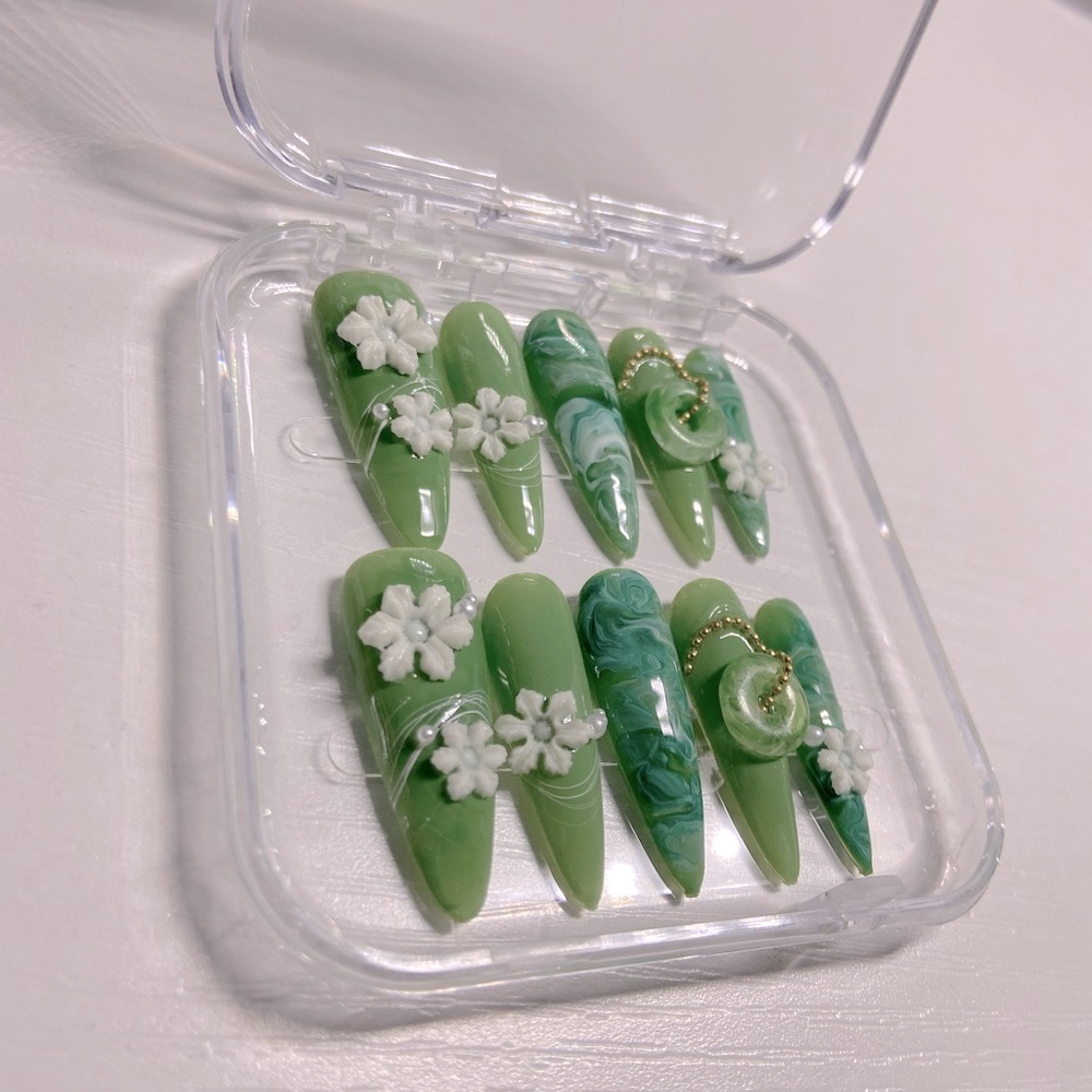 C104 PRESS ON NAILS